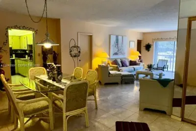 Condo in Hallandale Beach: photo 1 of 20
