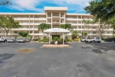 3970 Oaks Clubhouse Dr #302, Pompano Beach: photo 1 of 18
