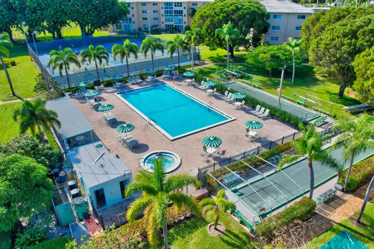 300 NE 26th Ave #408, Boynton Beach: photo 1 of 34