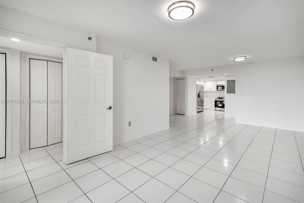 1650 Coral Way #604, Miami: photo 1 of 35