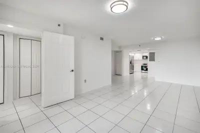 1650 Coral Way #604, Miami: photo 1 of 35