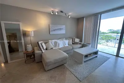 18021 Biscayne Blvd #702, Aventura: photo 1 of 17