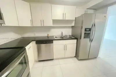 13155 Ixora Ct #201, North Miami: photo 1 of 15