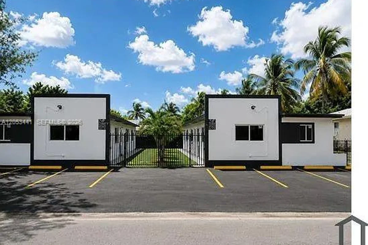 60 NW 71st St #6, Miami: photo 1 of 8