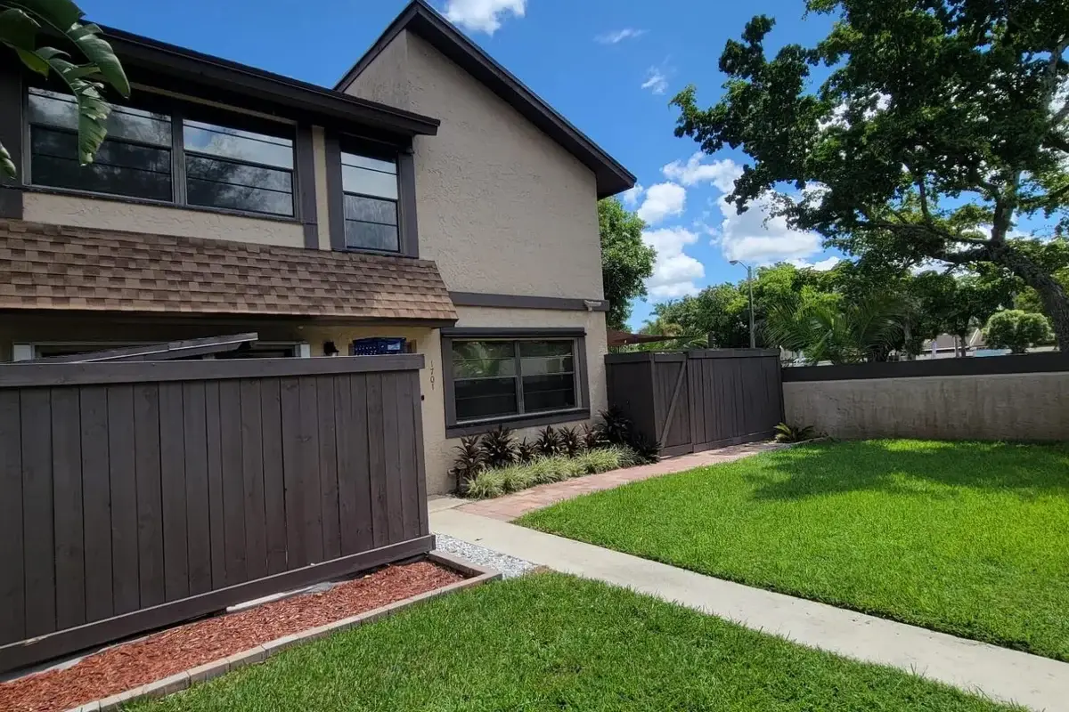 1701 Bayberry Dr, Hollywood: photo 1 of 15