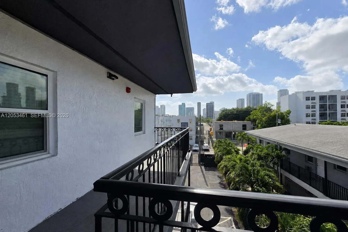 1767 NW 3rd Ave #17, Miami: photo 1 of 11