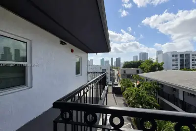 1767 NW 3rd Ave #17, Miami: photo 1 of 11