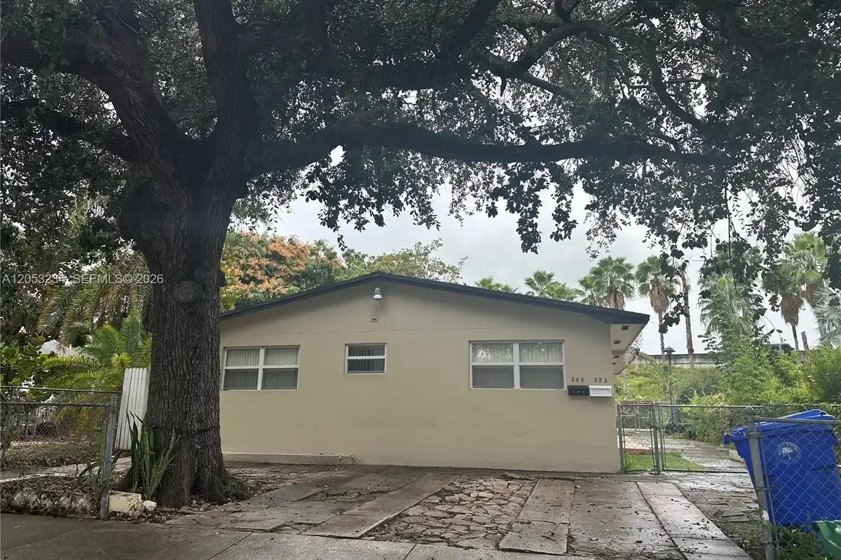 280 NW 39th St, Miami: photo 1 of 5