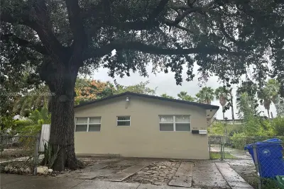 280 NW 39th St, Miami: photo 1 of 5