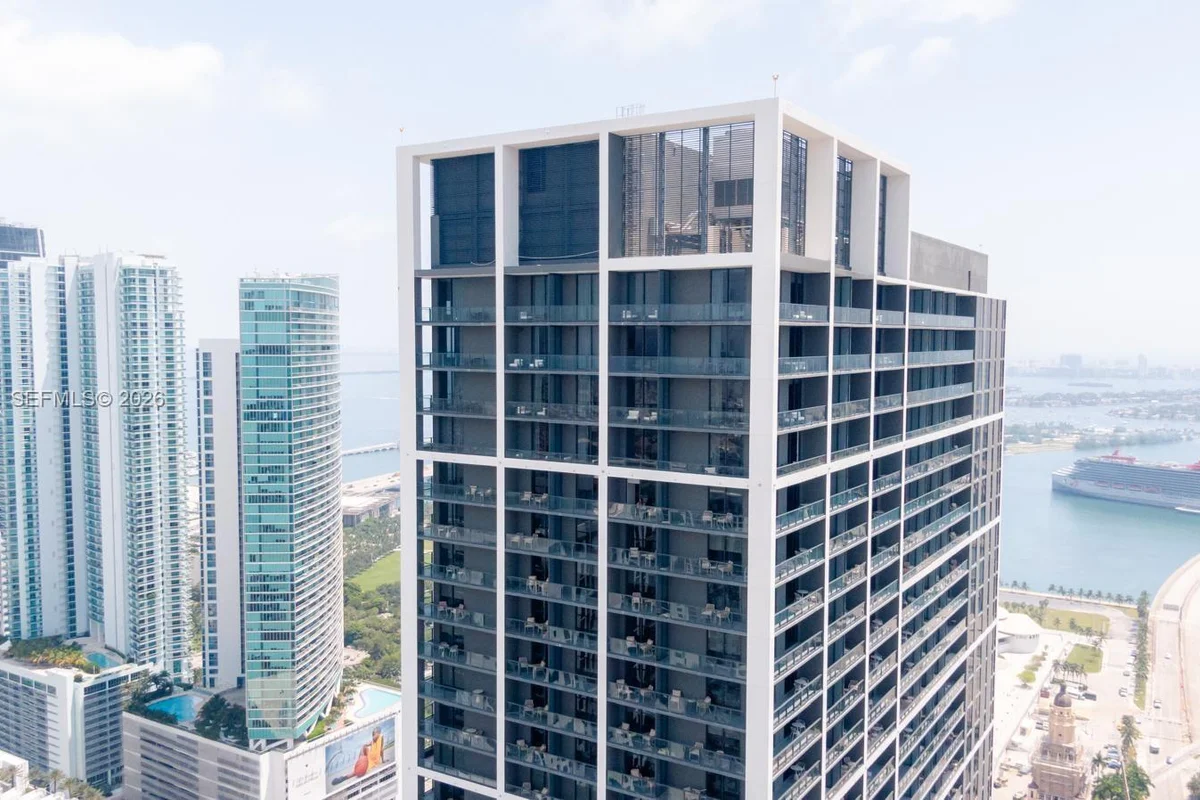 159 NE 6th St #4704, Miami: photo 1 of 43