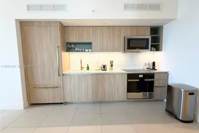 159 NE 6th St #3215, Miami: photo 1 of 41