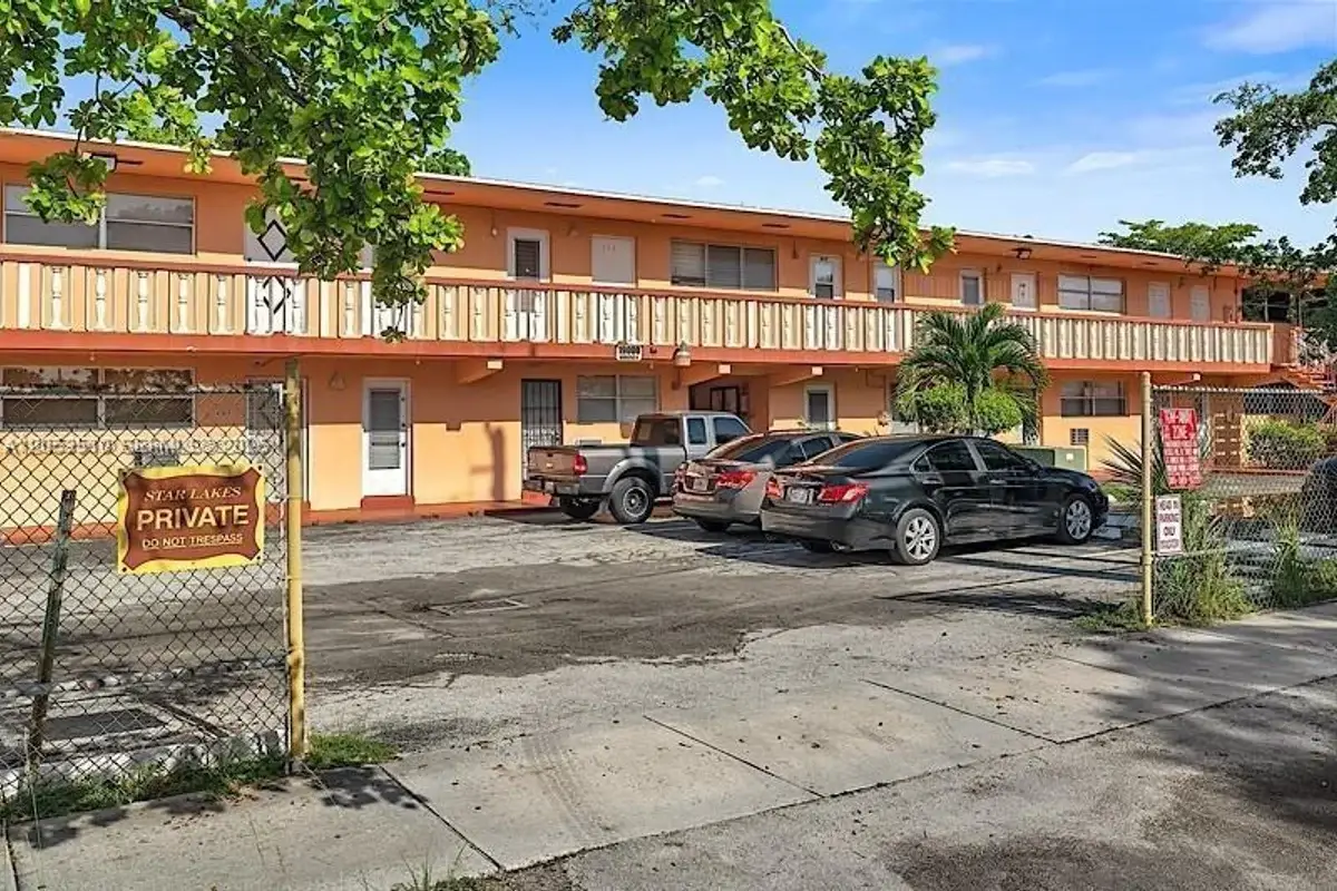 19000 NE 3rd Ct #405, Miami: photo 1 of 14
