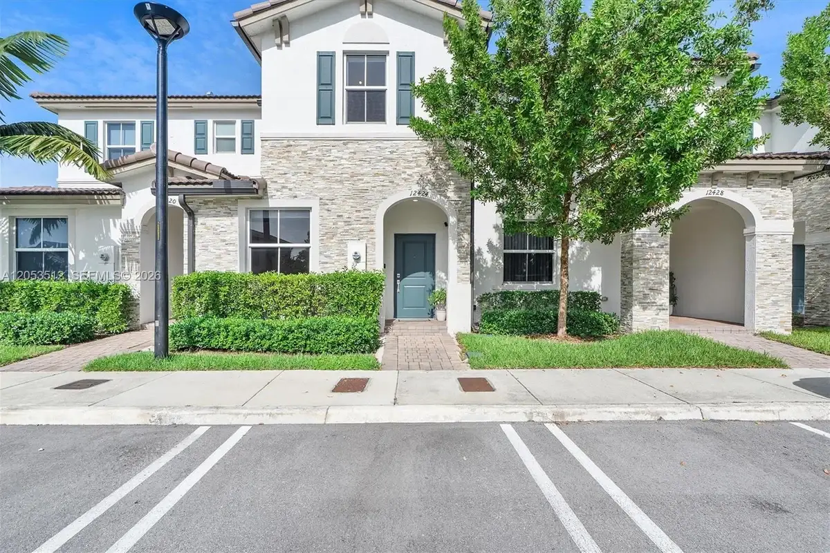 12424 NW 23rd Ct, Miami: photo 1 of 47