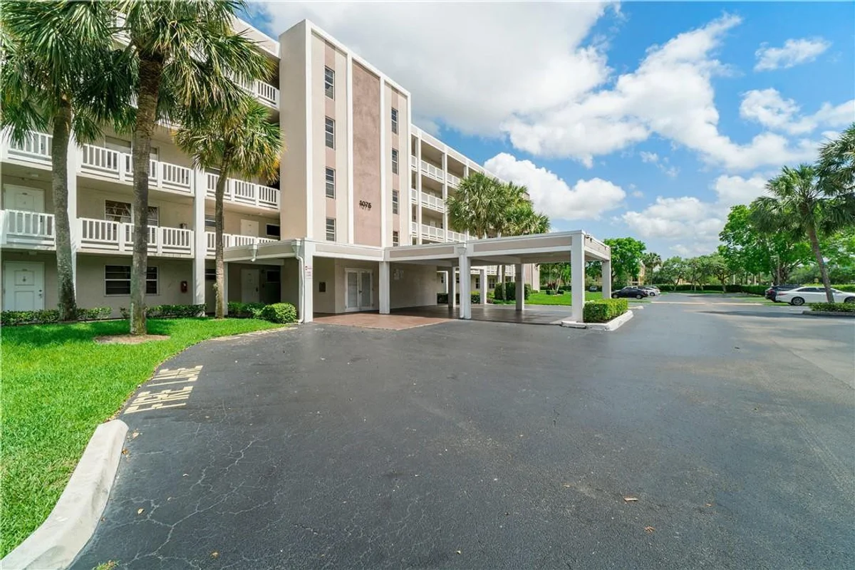 1075 Riverside Dr #508, Coral Springs: photo 1 of 26