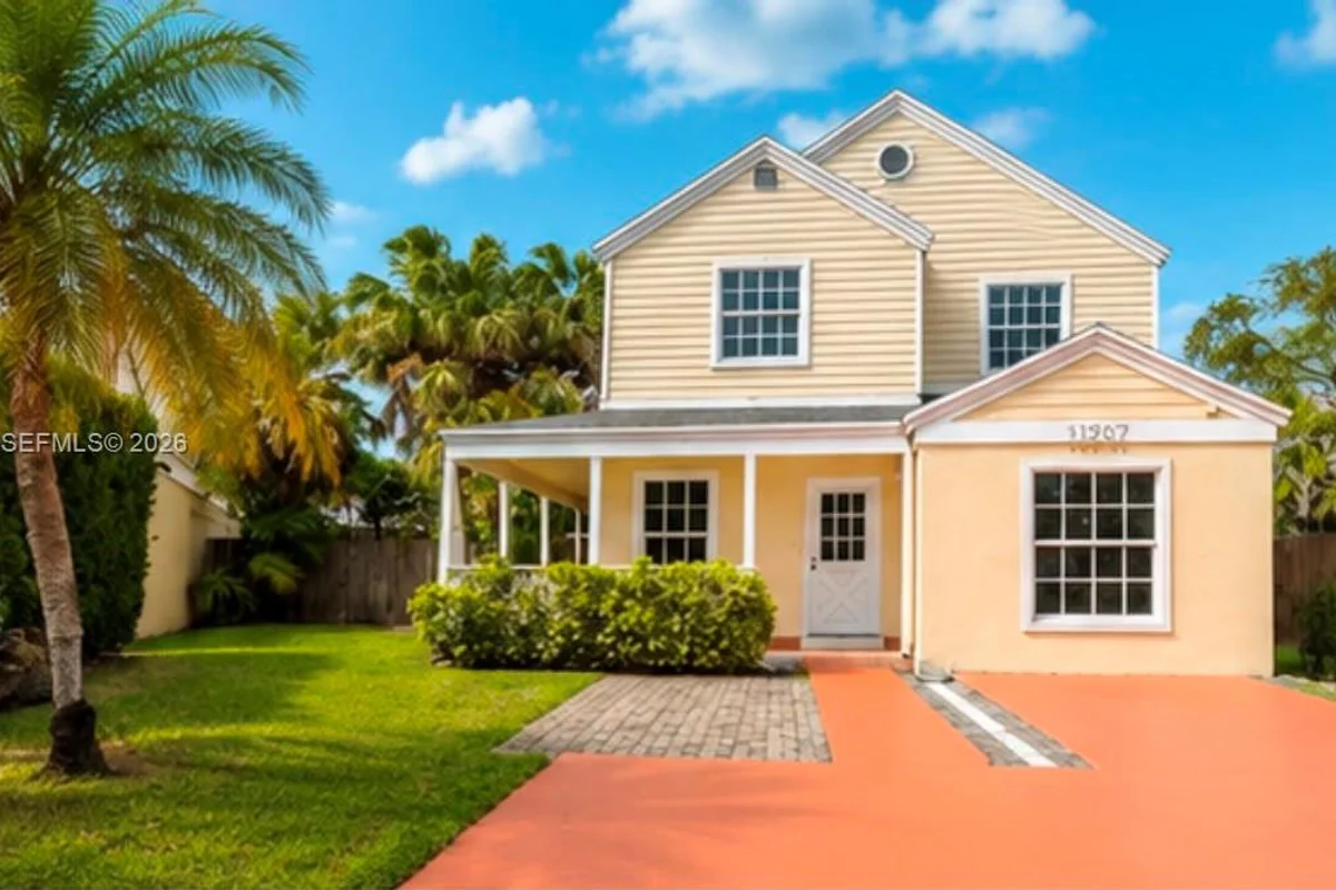 House in Miami: photo 1 of 11