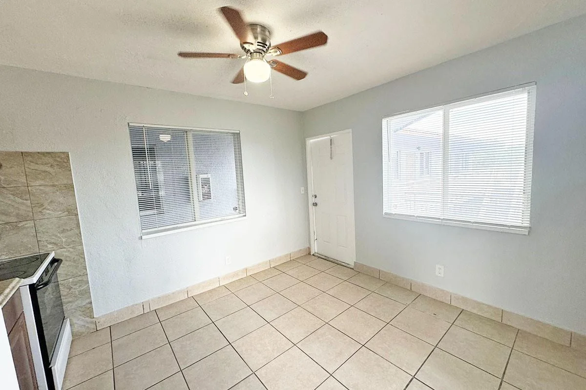 100 NW 30th Ave #1, Fort Lauderdale: photo 1 of 10