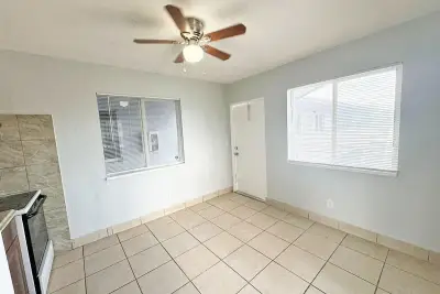 100 NW 30th Ave #1, Fort Lauderdale: photo 1 of 10