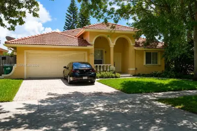 16032 SW 101st Ter, Miami: photo 1 of 12