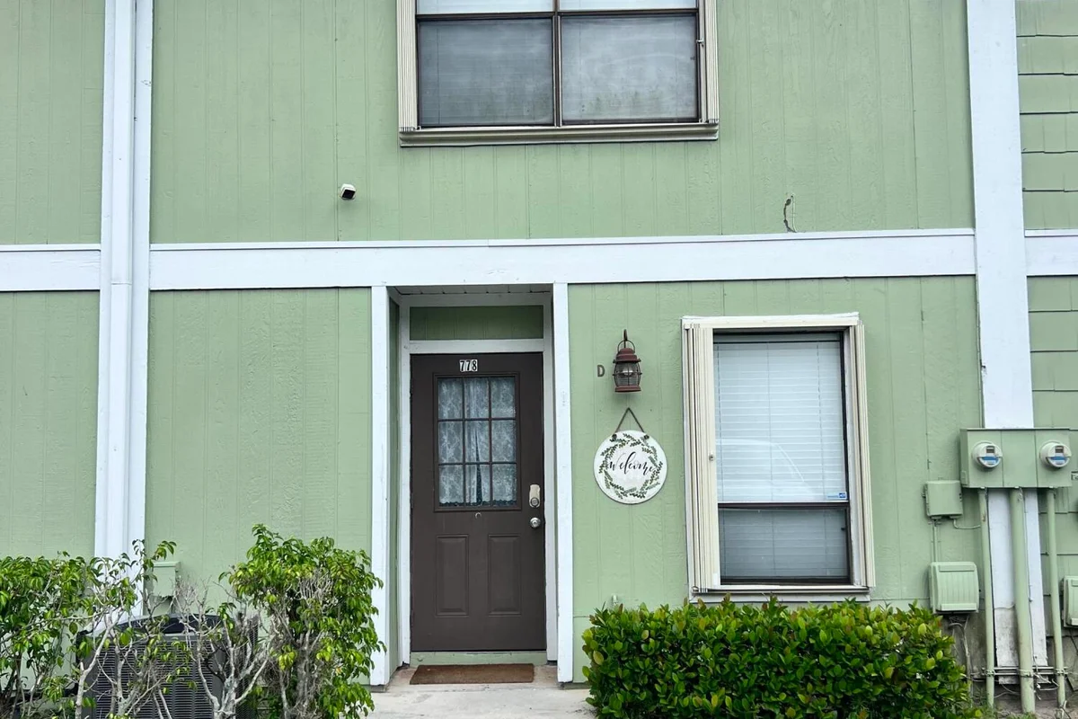 778 Hill Dr #D, West Palm Beach: photo 1 of 8