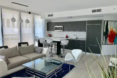 55 SW 9th St #2706, Miami: photo 1 of 8