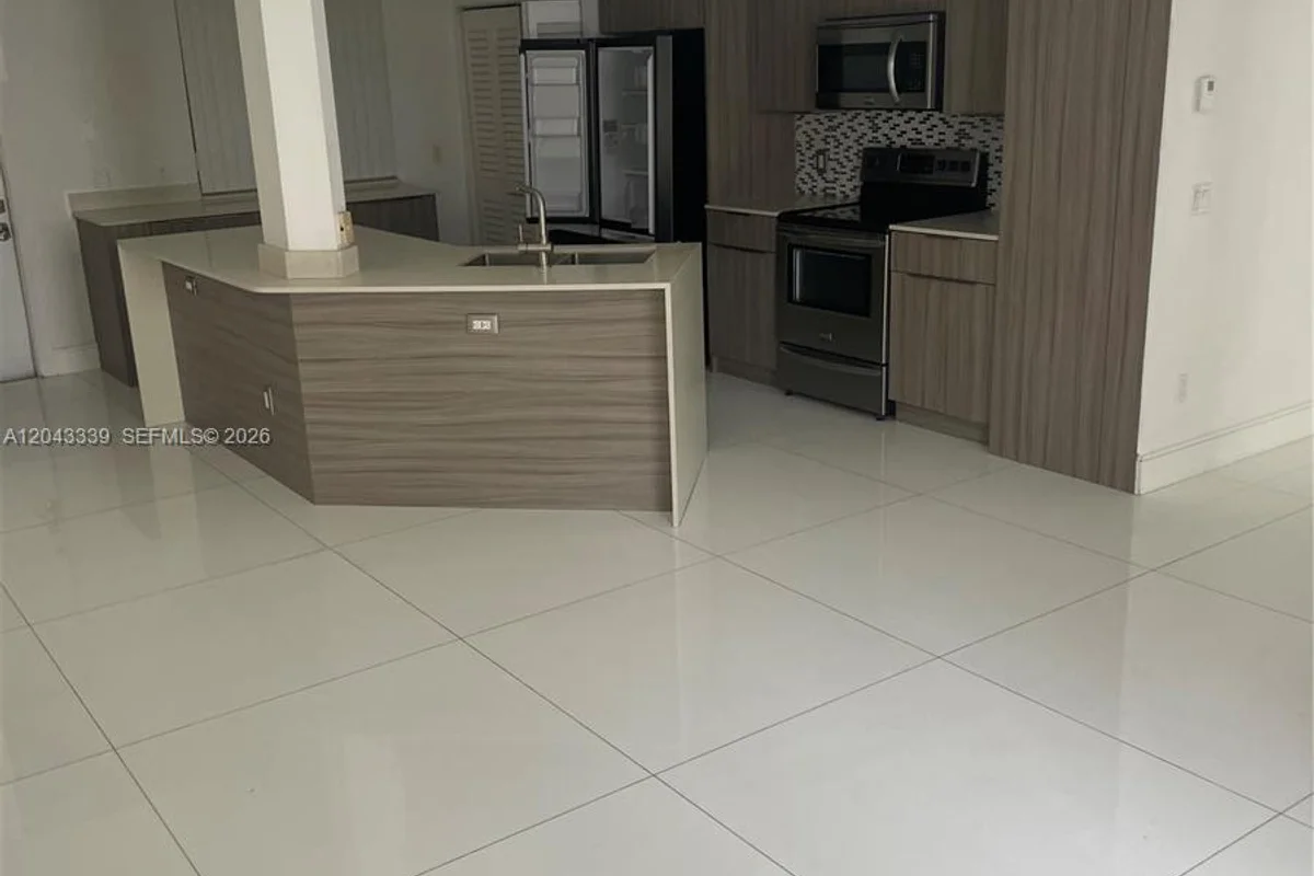 3155 NE 184th St #8105, Aventura: photo 1 of 13