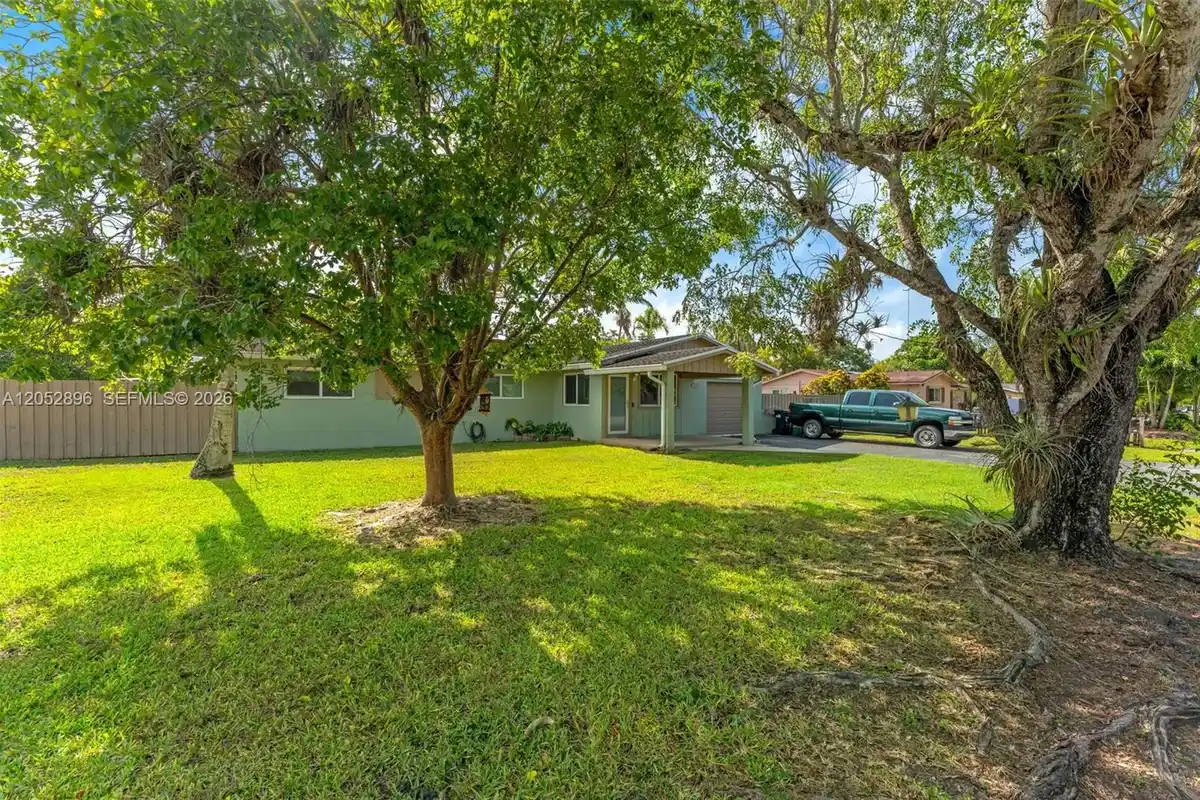 27205 SW 162nd Ct, Homestead: photo 1 of 37