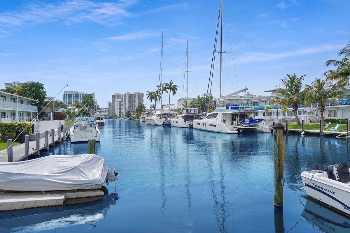 3220 Bayview Dr #202, Fort Lauderdale: photo 1 of 21