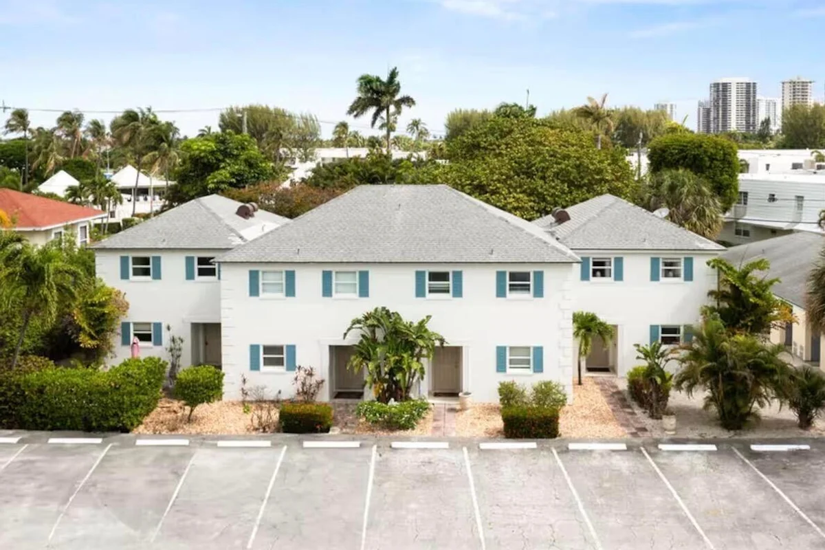 1216 Surf Rd, Riviera Beach: photo 1 of 32