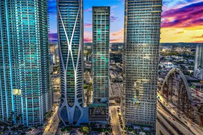 1040 Biscayne Blvd #3802, Miami: photo 1 of 42