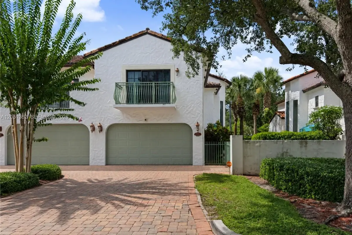 2908 Hidden Harbour Ct, Dania Beach: photo 1 of 43