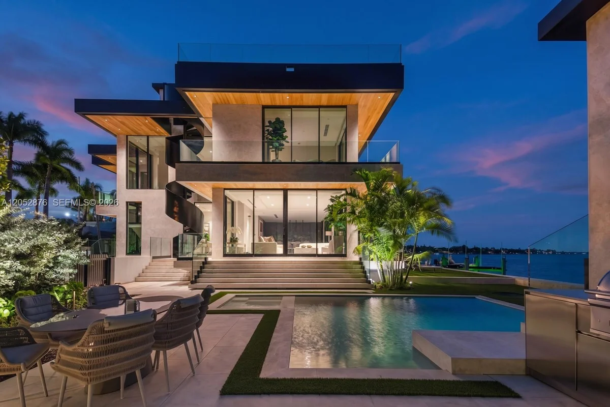 1141 N Biscayne Point Rd, Miami Beach: photo 1 of 47