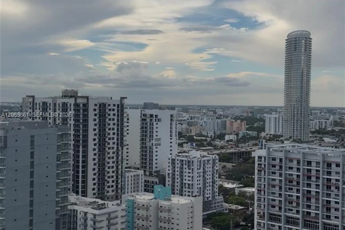 79 SW 12th St #3312-S, Miami: photo 1 of 7
