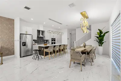 4374 NW 81st Ave, Doral: photo 1 of 47