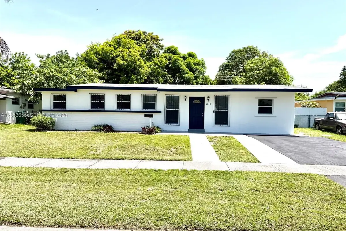 4810 NW 11th Pl, Lauderhill: photo 1 of 23