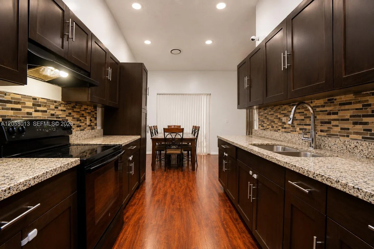 940 NE 212th Ter #01, Miami: photo 1 of 23