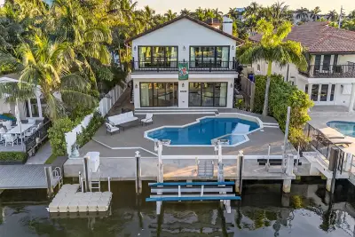1505 SE 11th St, Fort Lauderdale: photo 1 of 81