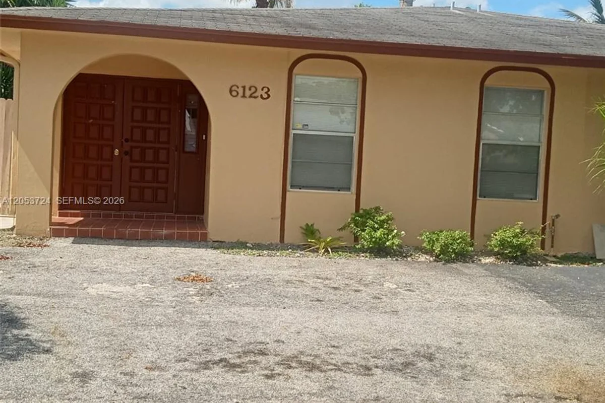 6123 SW 4th Pl, Margate: photo 1 of 14