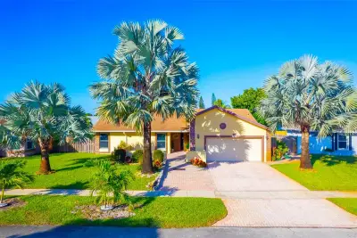4921 NW 83rd Ave, Lauderhill: photo 1 of 19