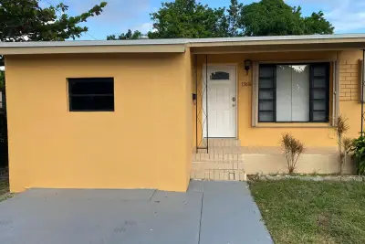 15861 NE 14th Ct, North Miami Beach: photo 1 of 1
