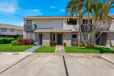 2305 Seaside Dr, Lake Worth: photo 1 of 32