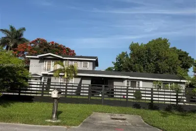 440-442 SW 81st Ave, Miami: photo 1 of 1