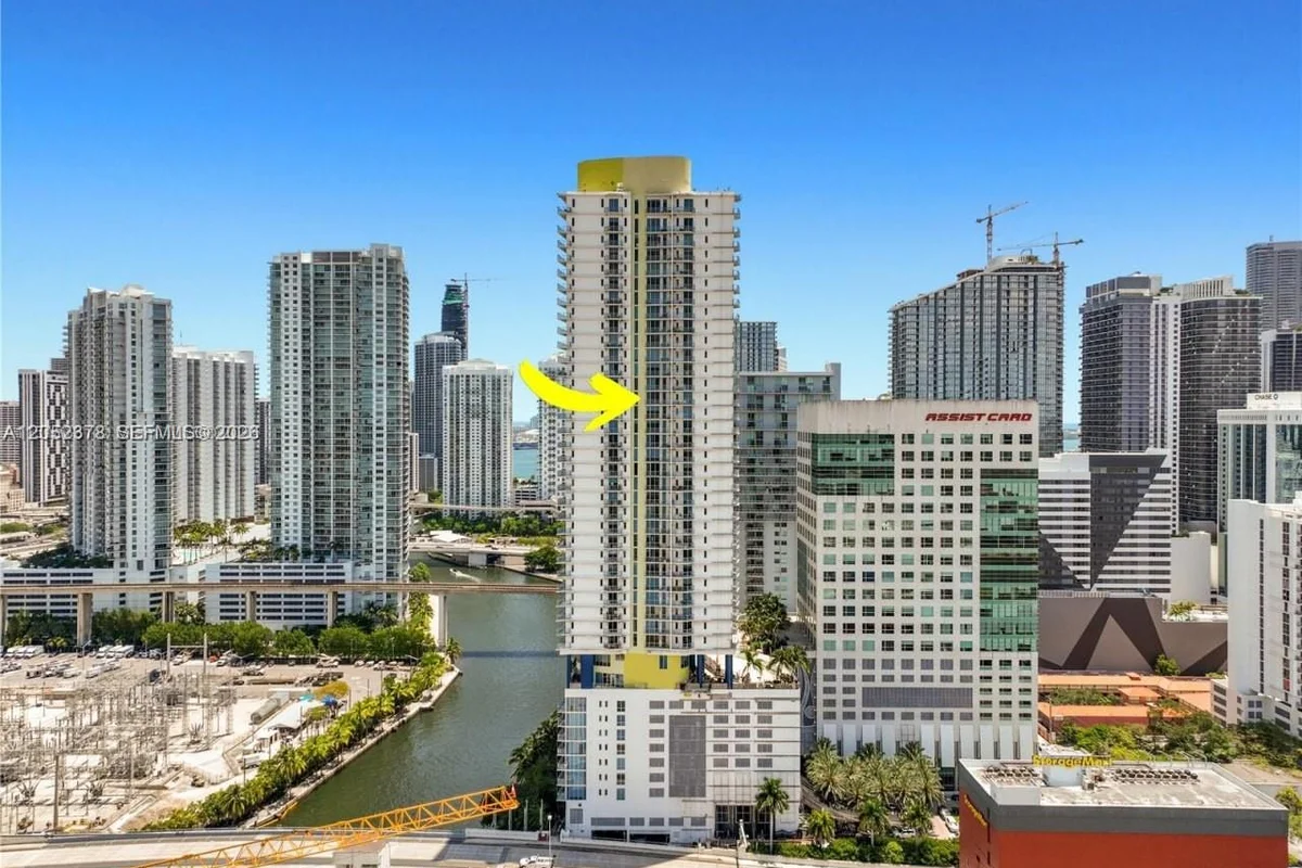 185 SW 7th St #3100, Miami: photo 1 of 19