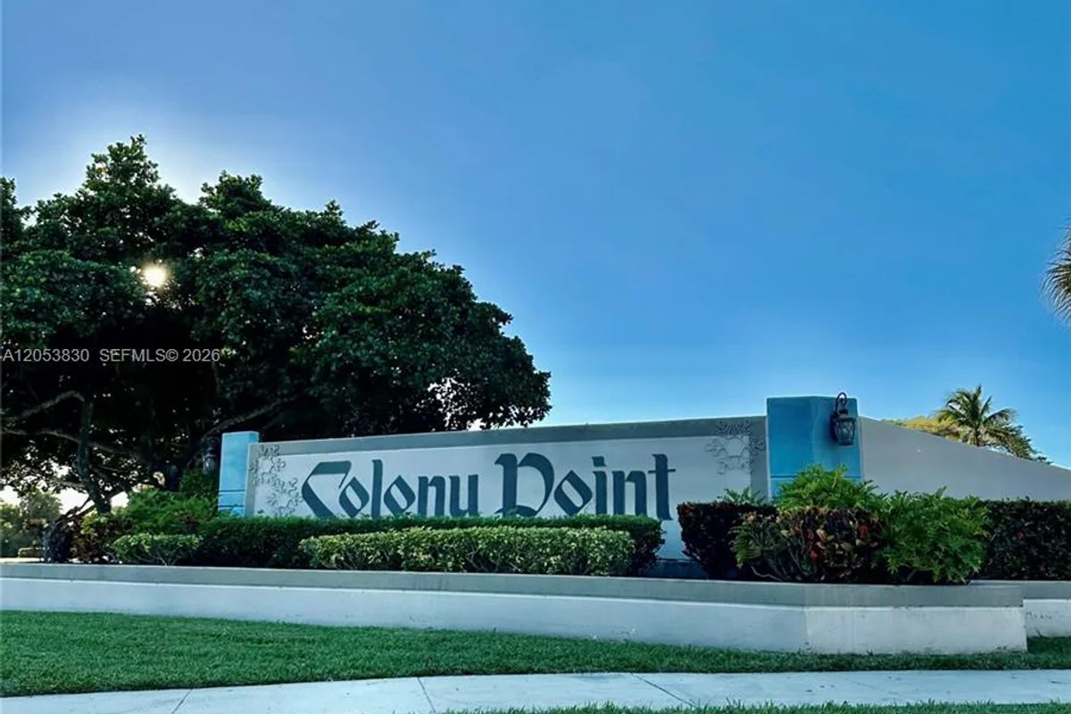 1000 Colony Point Cir #303, Pembroke Pines: photo 1 of 8