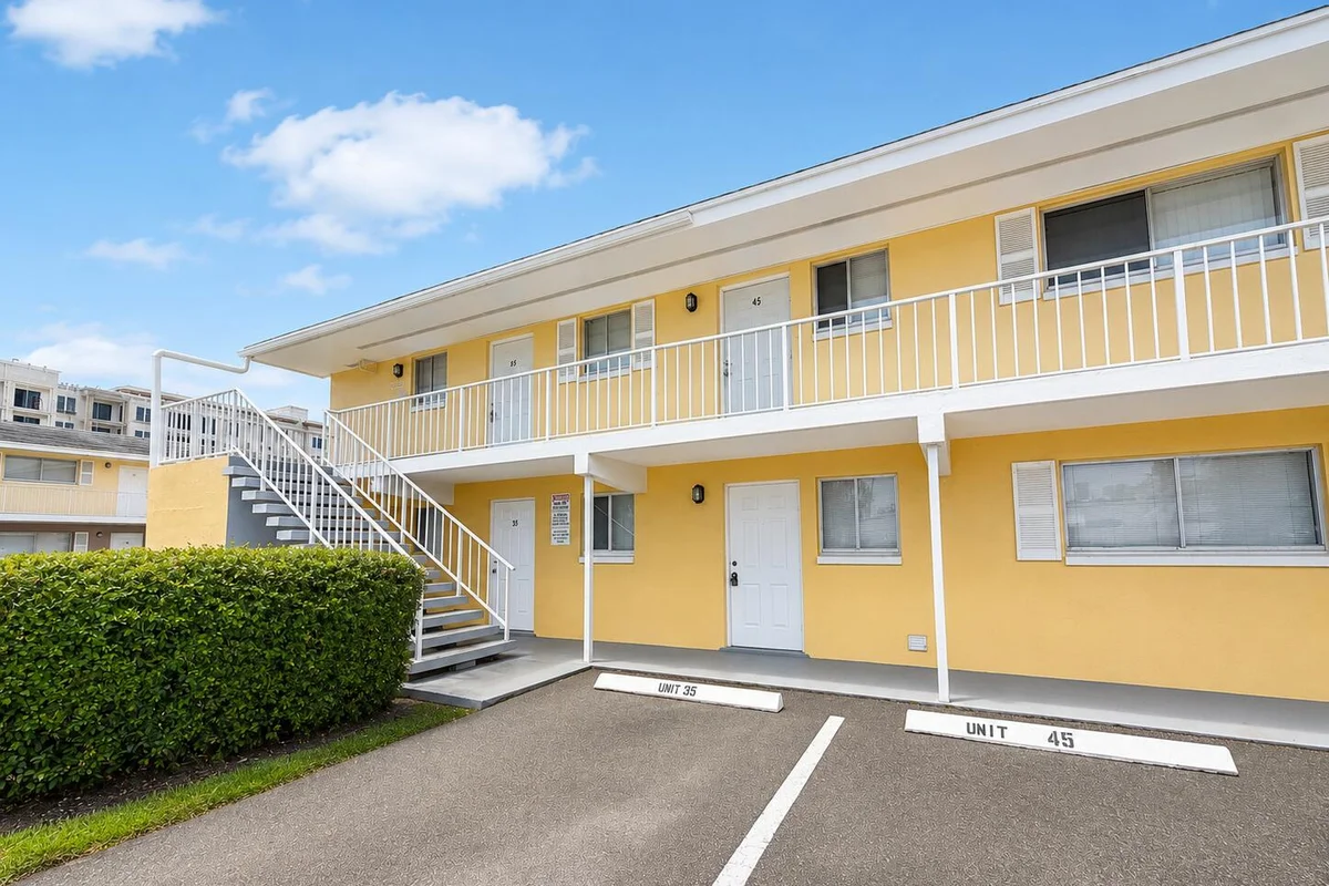1501 Crescent Cir #E45, Lake Park: photo 1 of 18