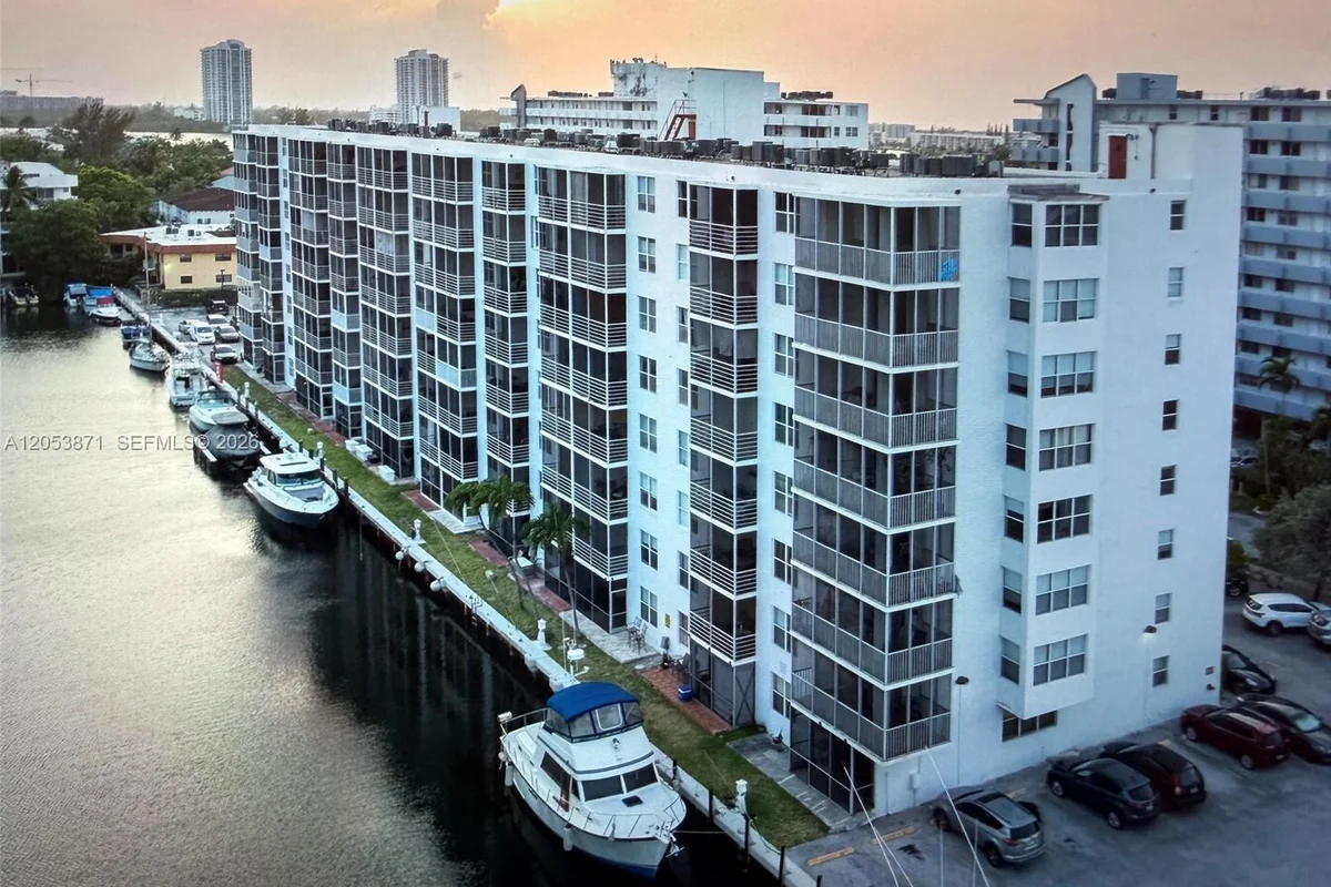 Condo in North Miami Beach: photo 1 of 9