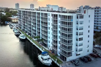 Condo in North Miami Beach: photo 1 of 9