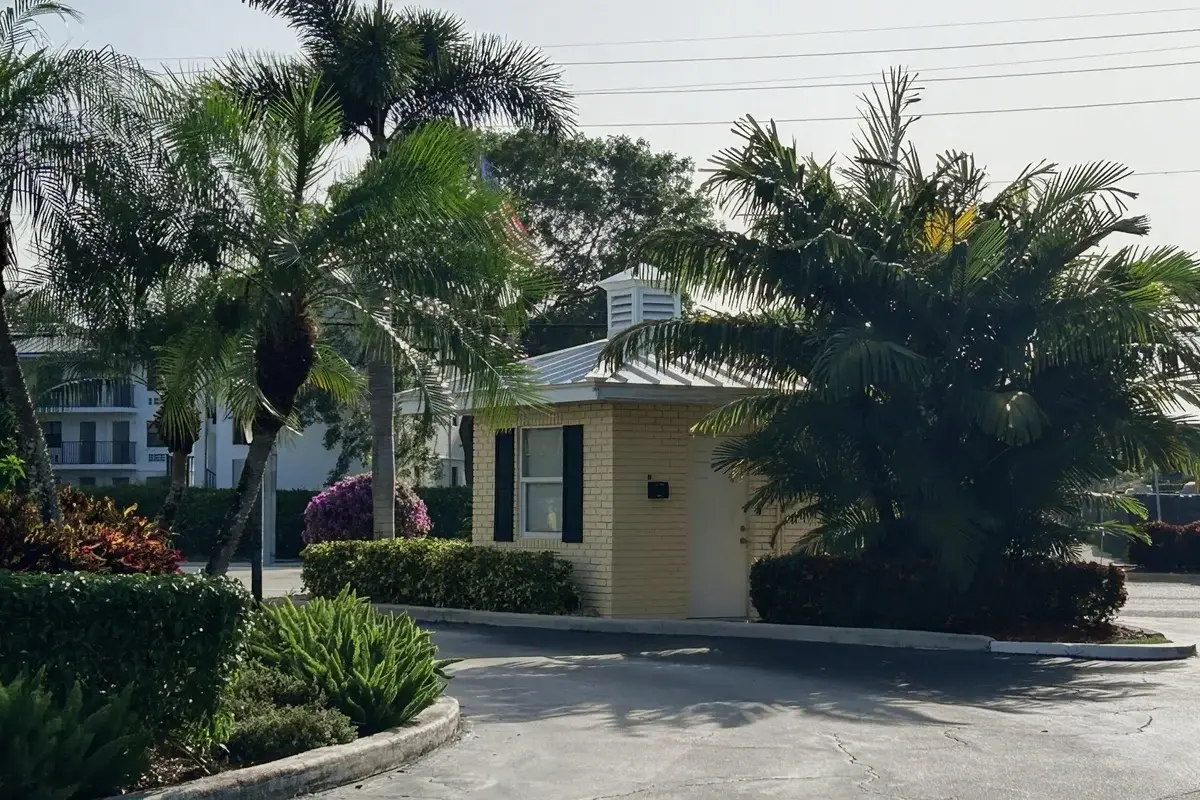 21 Colonial Club Dr #202, Boynton Beach: photo 1 of 49