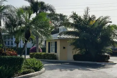 21 Colonial Club Dr #202, Boynton Beach: photo 1 of 49