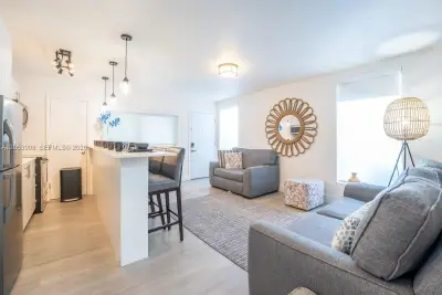 7830 Abbott Ave #3, Miami Beach: photo 1 of 17