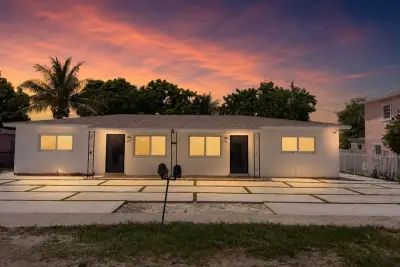 1063 NW 108th Ter, Miami: photo 1 of 17